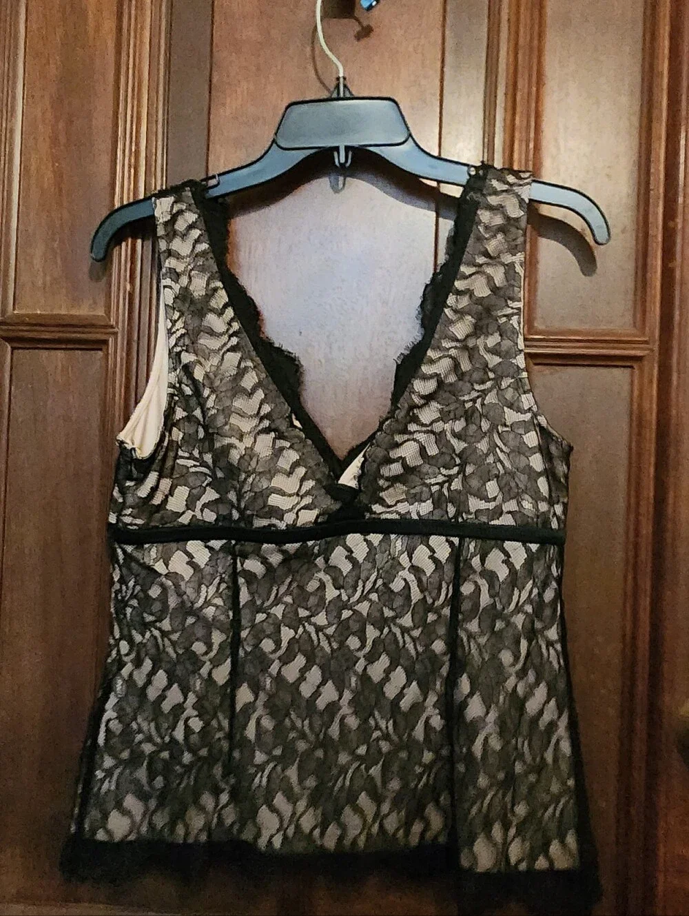 BCBGMAXAZRIA Black Lace V-Neck Empire Waist Top-Nude Lining-Medium
